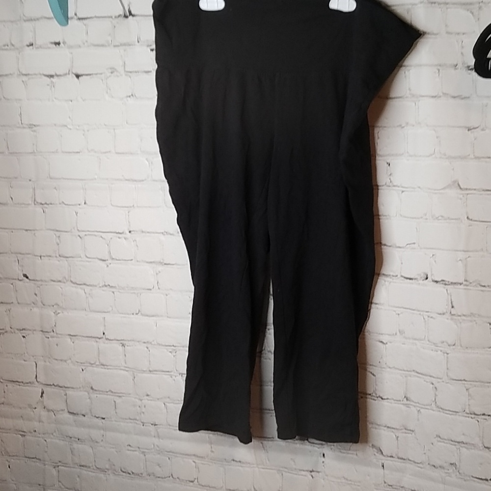 Capri maternity pants